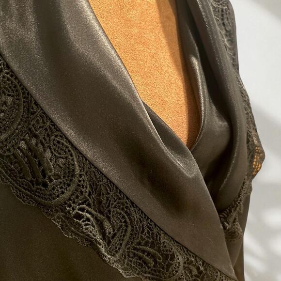 Stunning 80s vintage black satin and lace blouse - Picture 6 of 8